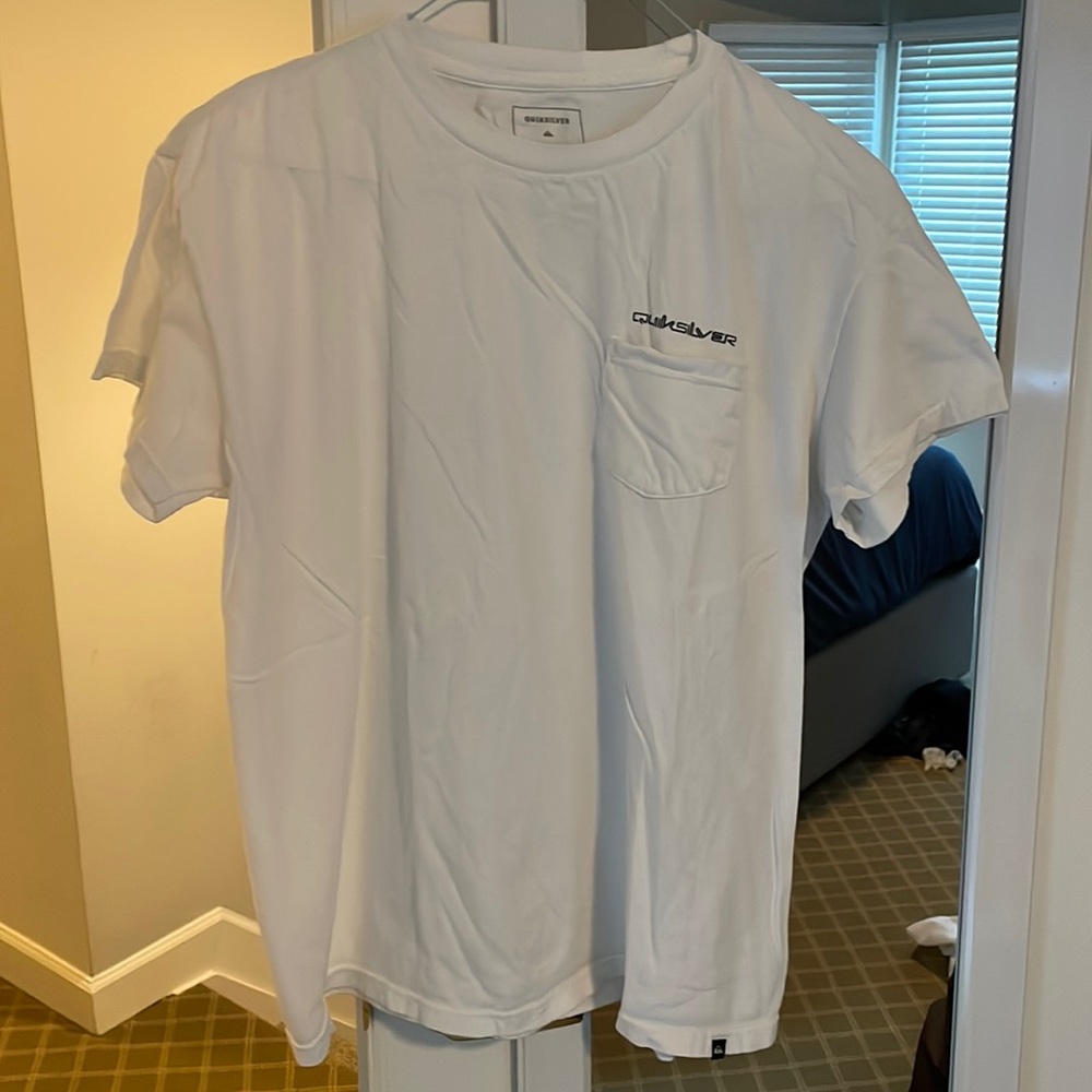 Quiksilver LARGE front chest pocket tee